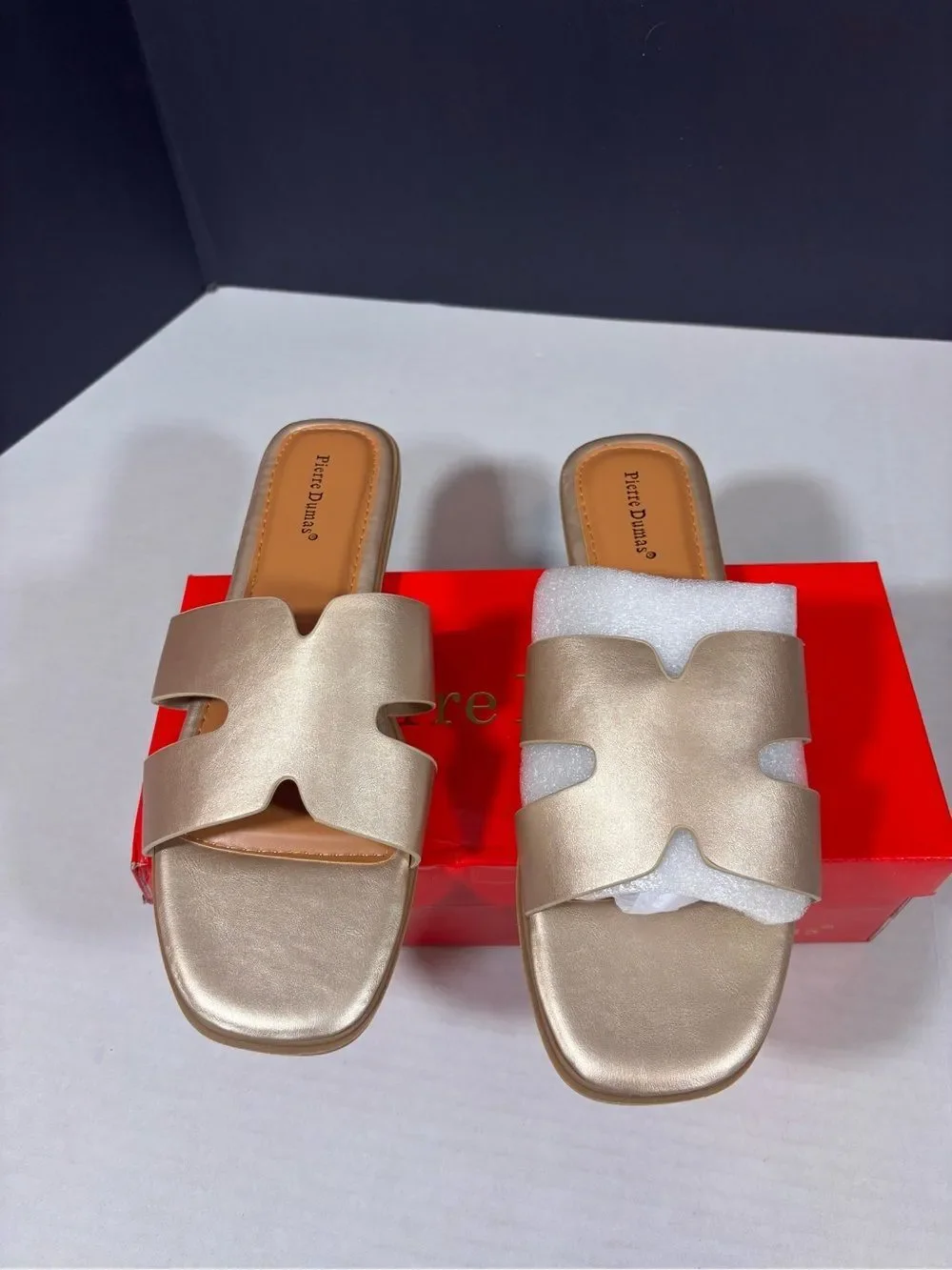 PIERRE DUMAS EMPRESS-29 SANDAL Gold Size 10 Slides NEW in Box